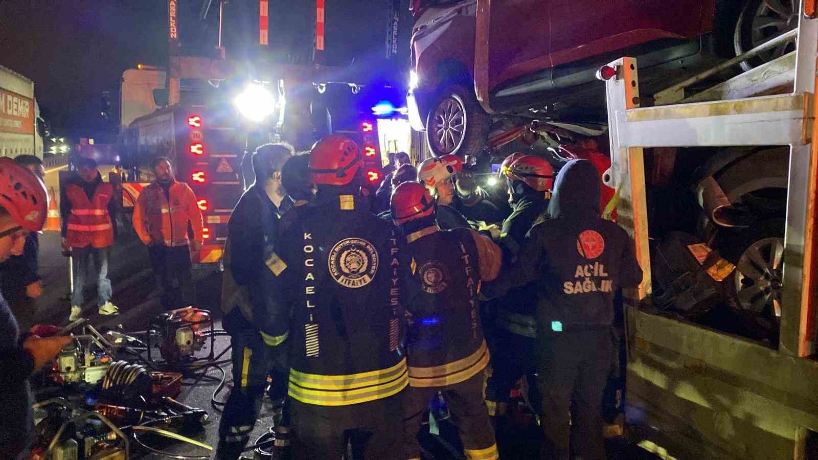 TEM’de vinç destekli kurtarma: Taşıdığı araçla çarptığı tır arasında sıkıştı 11 temde vinc destekli kurtarma tasidigi aracla carptigi tir arasinda sikisti 7 wJjarMpW