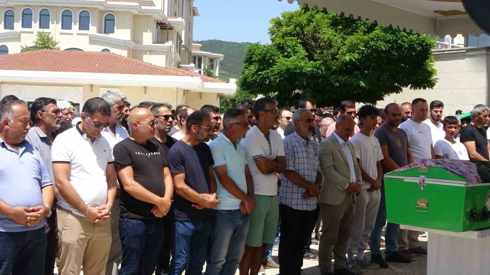 TEM’de yakıtı biten araca ve çekiciye çarpmıştı, 2 ölümlü kazanın cezası belli oldu 5 temde yakiti biten araca ve cekiciye carpmisti 2 olumlu kazanin cezasi belli oldu 1 651nAlIL