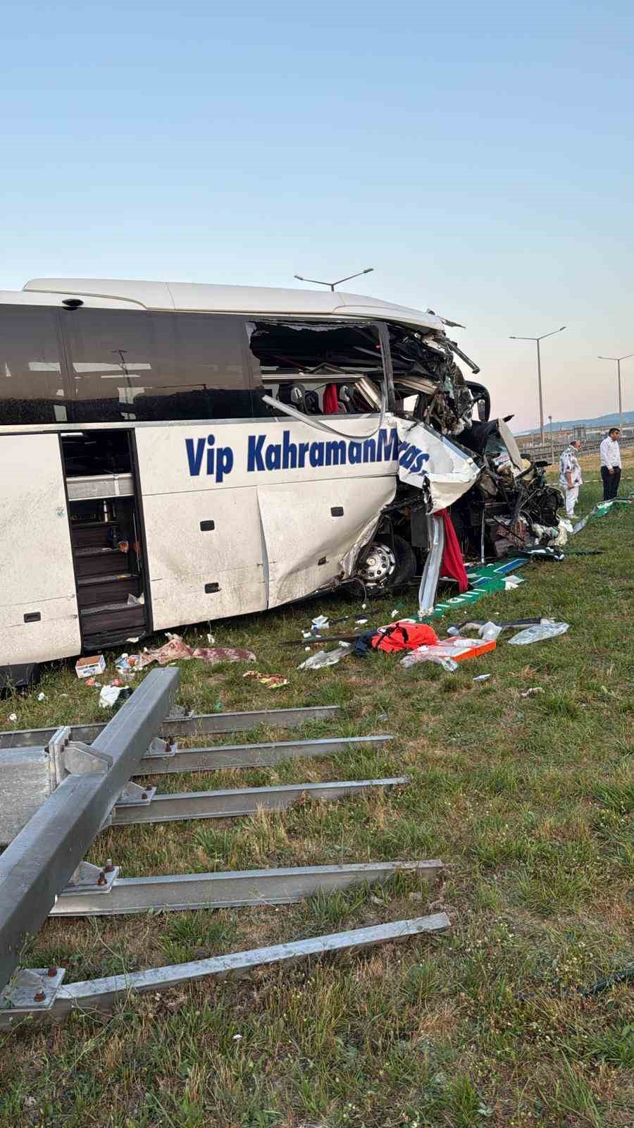 temde yolcu otobusu ortaligi savas alanina cevirdi 15 yarali 0 Nj1CjnAq