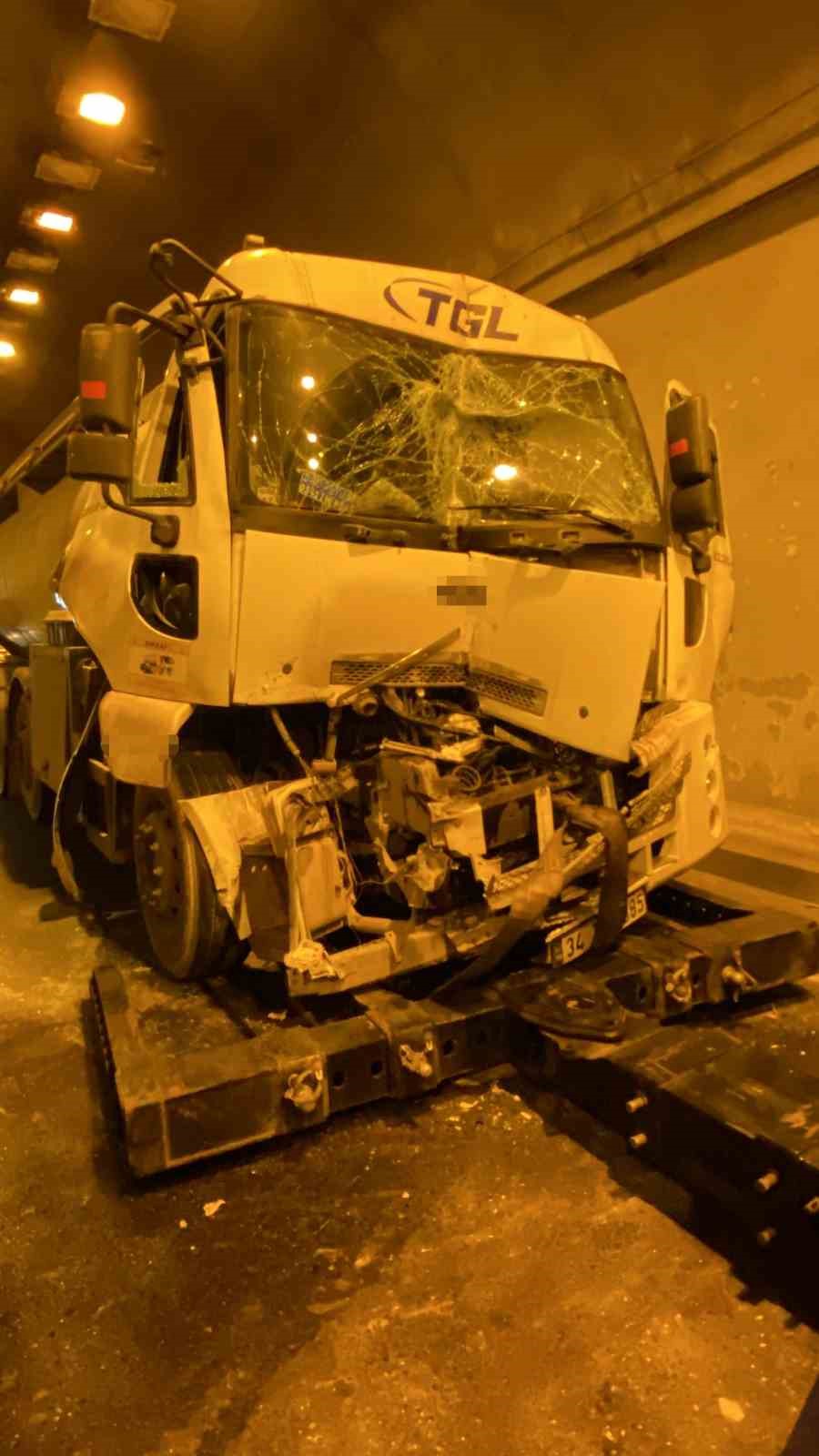 temdeki zincirleme kaza trafigi durma noktasina getirdi 6 M4Gjl4XL