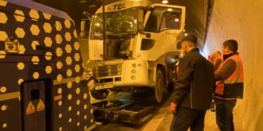 temdeki-zincirleme-kaza-trafigi-durma-noktasina-getirdi-QSvHbAgP.jpg