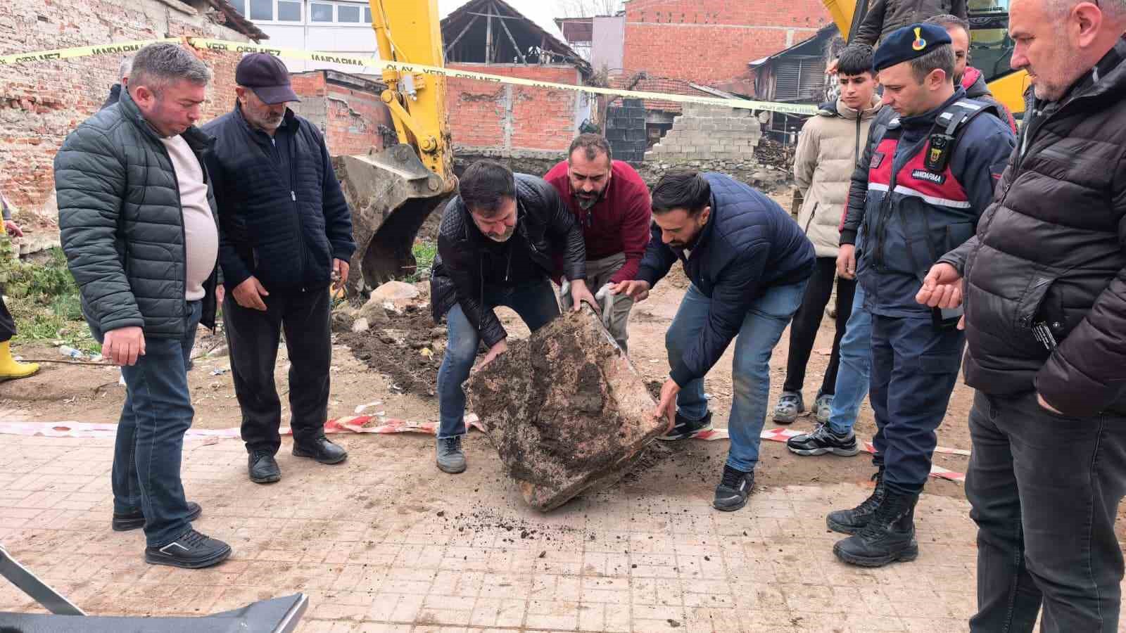 temel icin kazilan yerden tarihi mezar kalintilari cikti 1