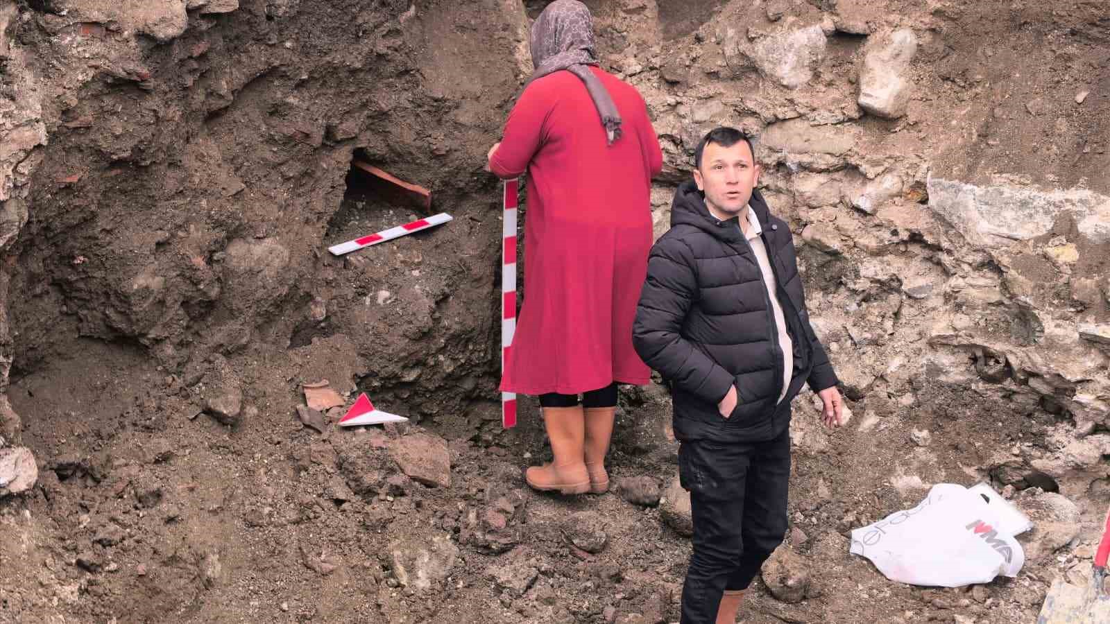 temel icin kazilan yerden tarihi mezar kalintilari cikti 6 1MupngUp