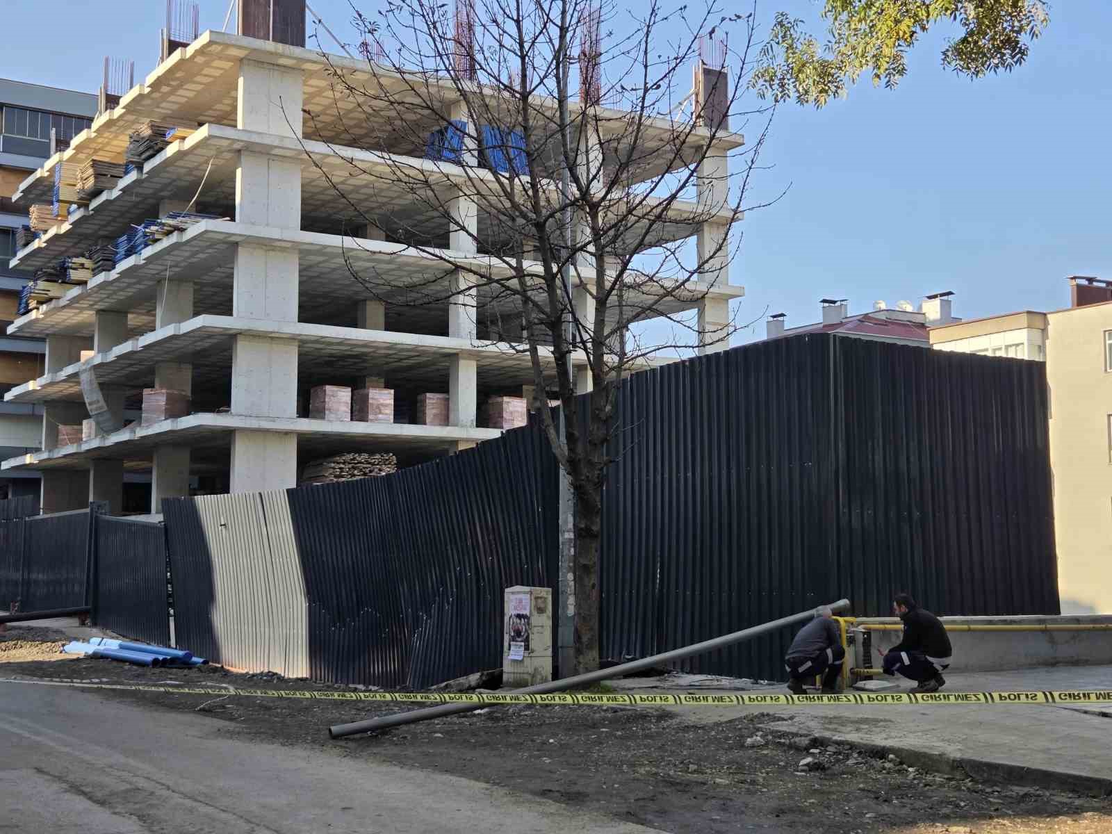 temel kazisinda kaldirim coktu yol yaya ve arac trafigine kapatildi 4 HLy7bMTS
