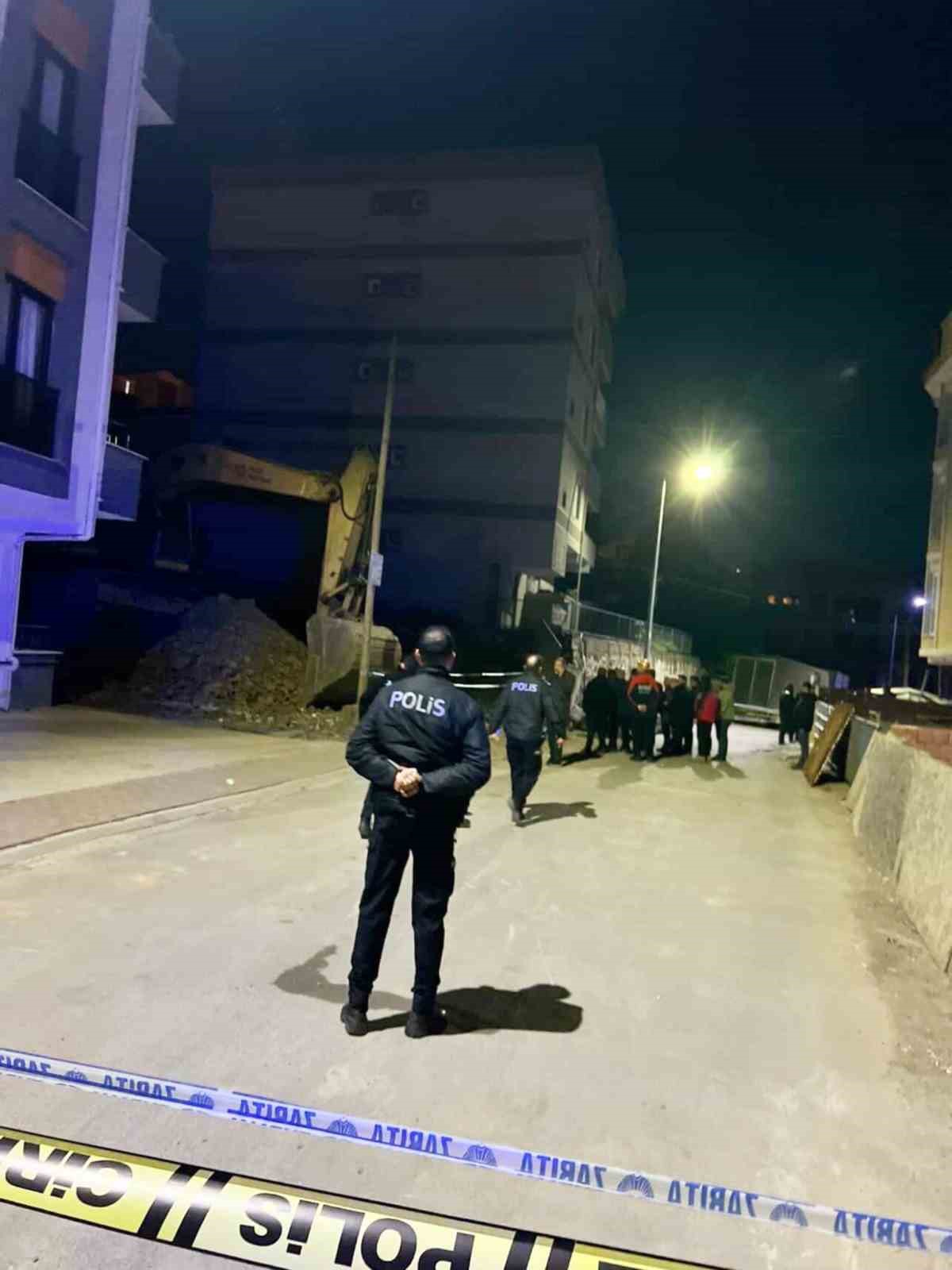 temel kazisinda toprak kaydi catirdama sesleri gelen 5 katli bina bosaltildi 2 MLe8AgBU