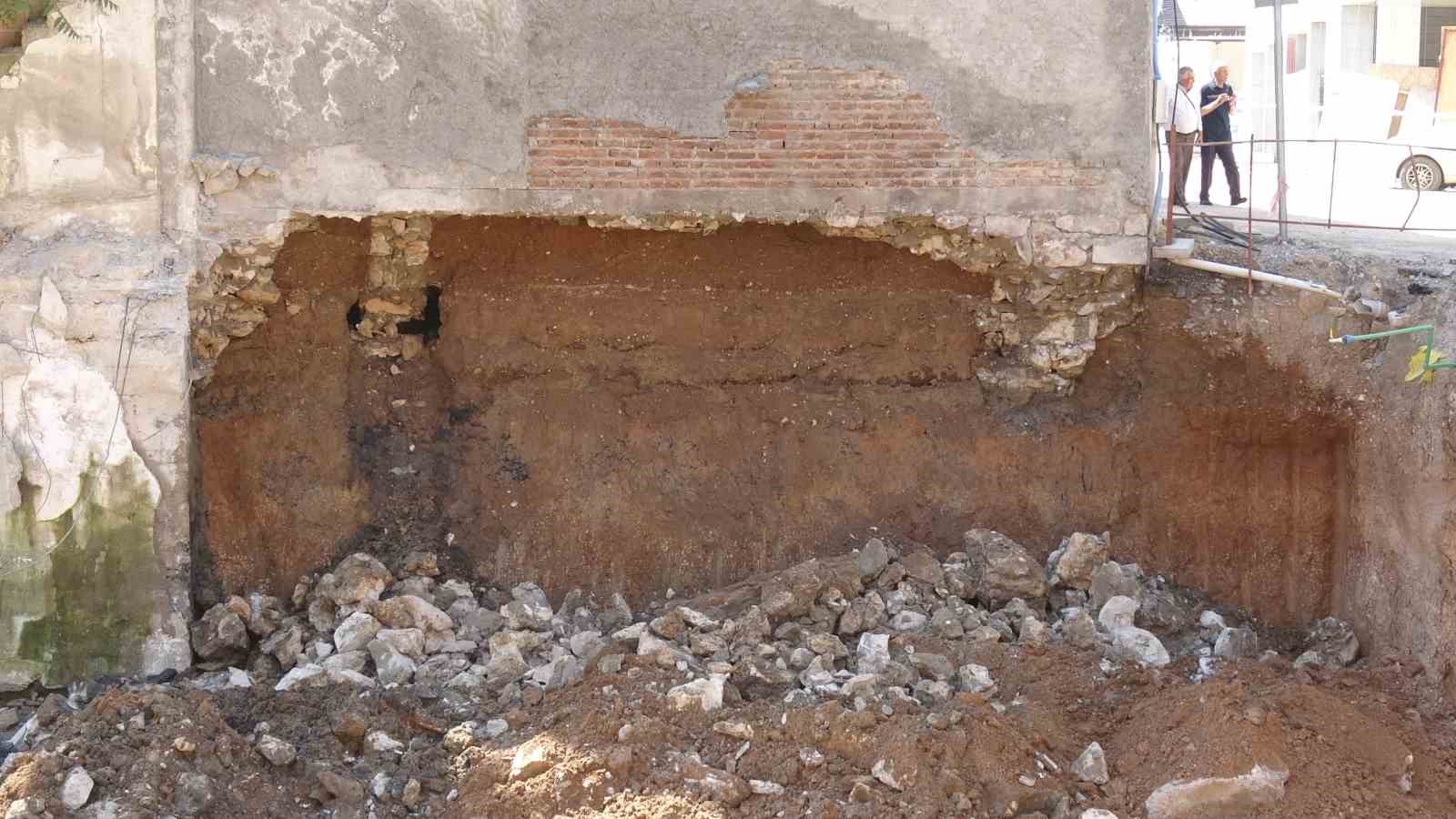 Temelindeki göçük sonrası apartman mühürlendi 5 temelindeki gocuk sonrasi apartman muhurlendi 1 uVdSChjL