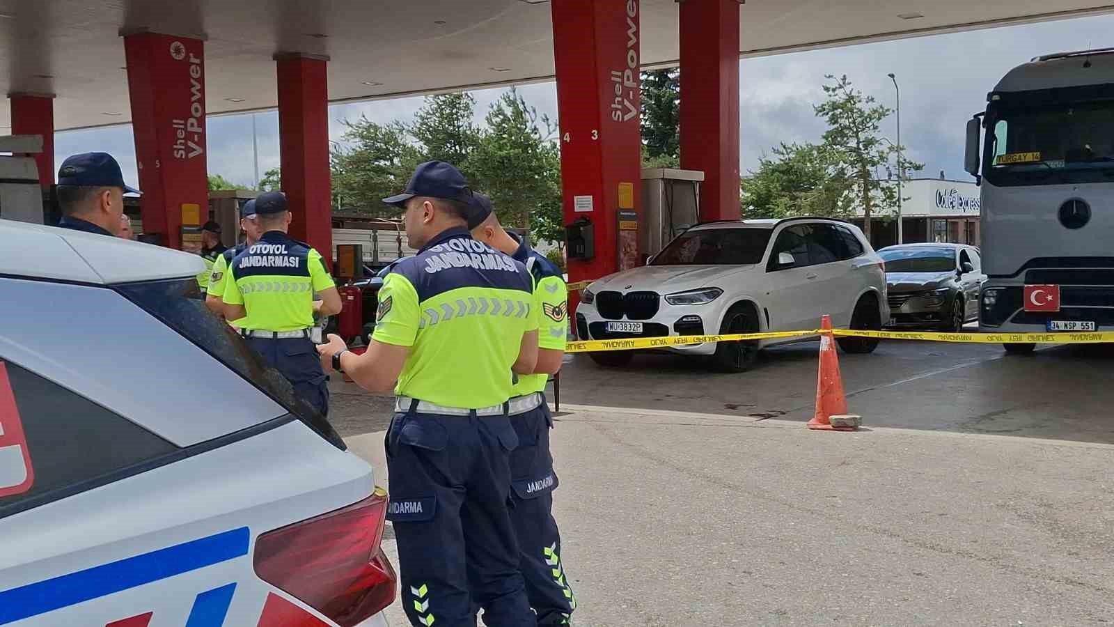 TEM’in Bolu geçişinde kanlı tartışma: Gurbetçi dehşet saçtı 7 temin bolu gecisinde kanli tartisma gurbetci dehset sacti 3 sn7ETL42