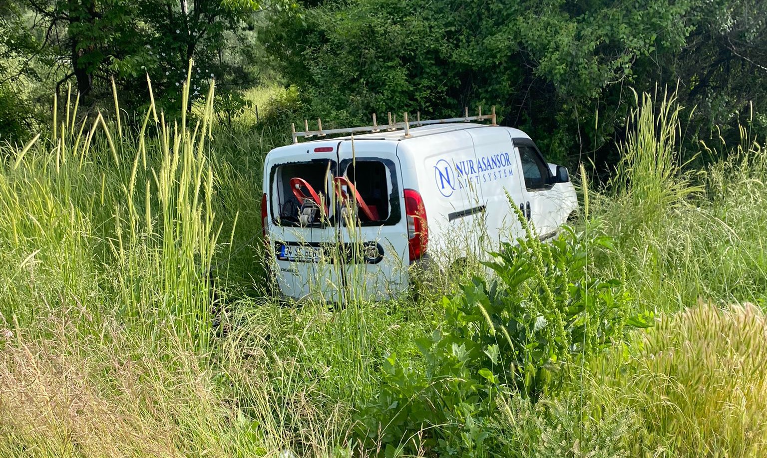 TEM’in Bolu geçişinde minibüsle hafif ticari çarpıştı: 5 yaralı 4 temin bolu gecisinde minibusle hafif ticari carpisti 5 yarali 0 6VjTWten