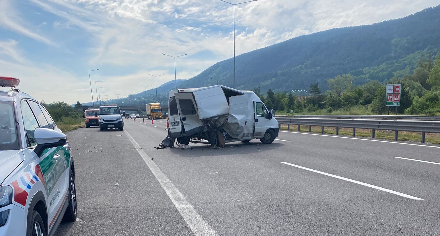 TEM’in Bolu geçişinde minibüsle hafif ticari çarpıştı: 5 yaralı 5 temin bolu gecisinde minibusle hafif ticari carpisti 5 yarali 1 qI9SAg86