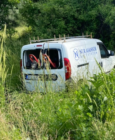 temin-bolu-gecisinde-minibusle-hafif-ticari-carpisti-5-yarali-nlMScksU.jpg