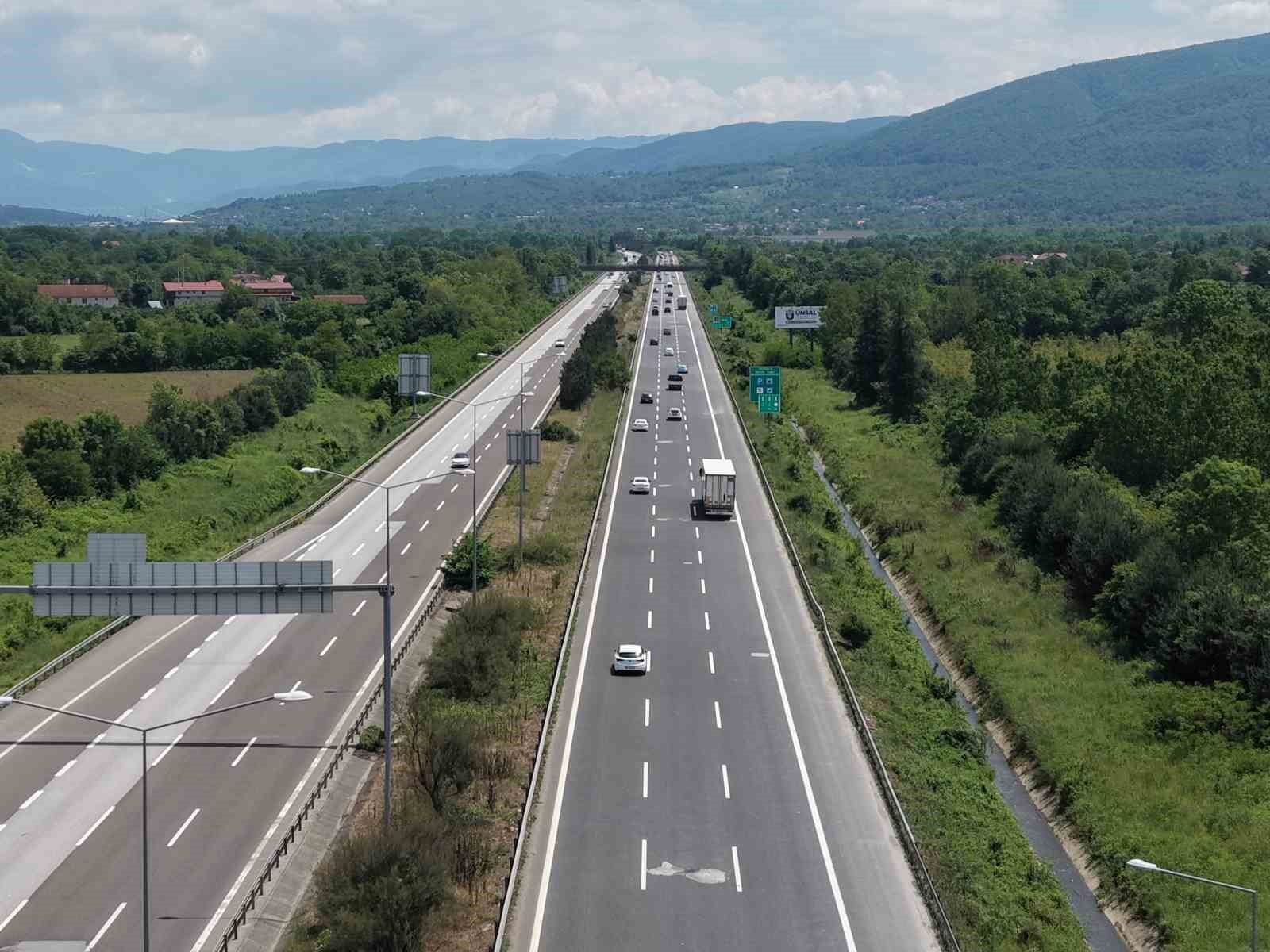 temin duzce gecisinde arefe gunu trafik akici ilerliyor 1 GwVDTWZh