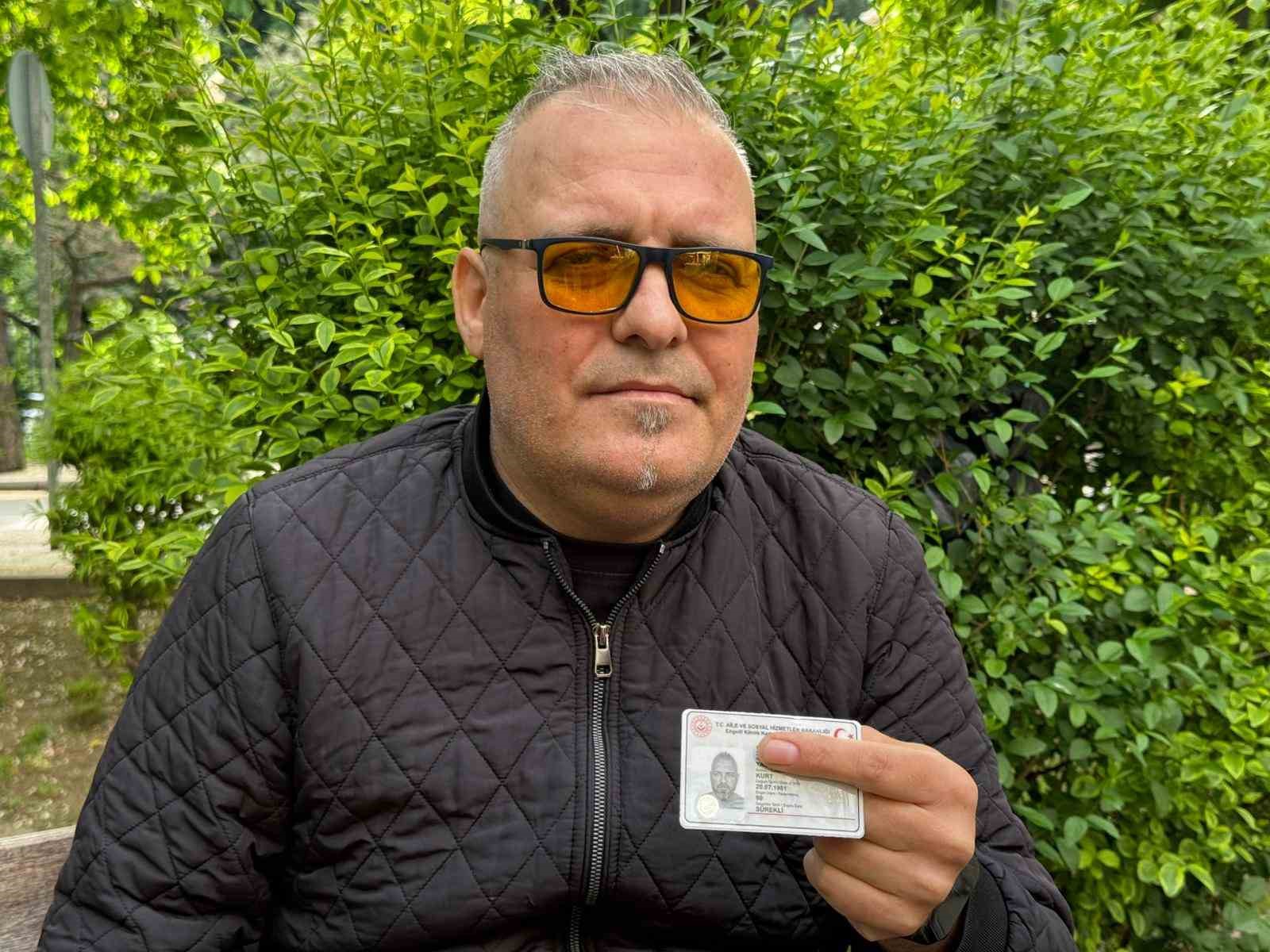 Temizlediği aracında 2 saat uyudu ölümden döndü, yüzde 90 görme kaybı yaşadı 6 temizledigi aracinda 2 saat uyudu olumden dondu yuzde 90 gorme kaybi yasadi 2 5pdyOIcK