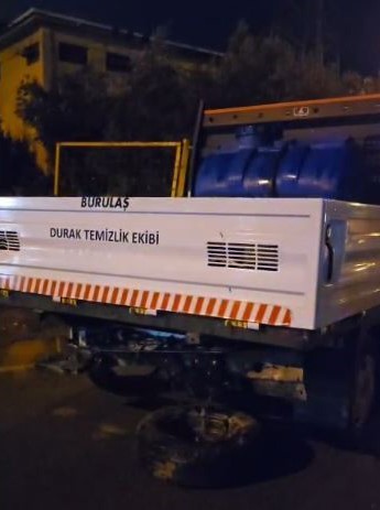 temizlik aracina carpan otomobil hurdaya dondu 2 RaQ57NAa