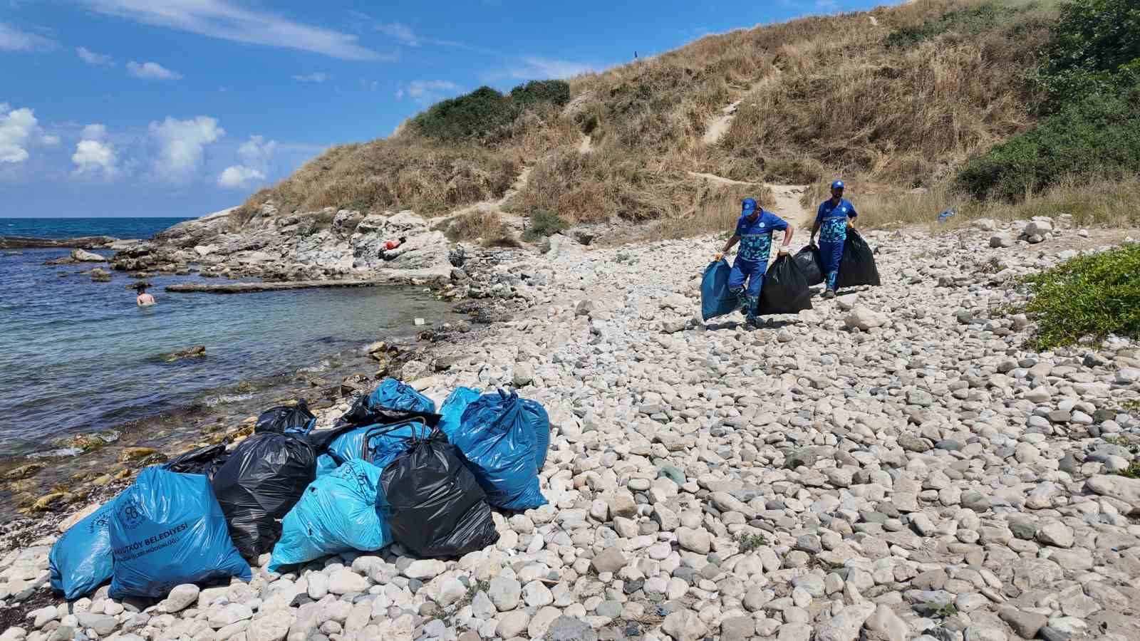 temizlik sorumlulugu ibbde olan karaburun sahili temizlenmeyince arnavutkoy belediyesi harekete gecti 1 iiHAbPpD