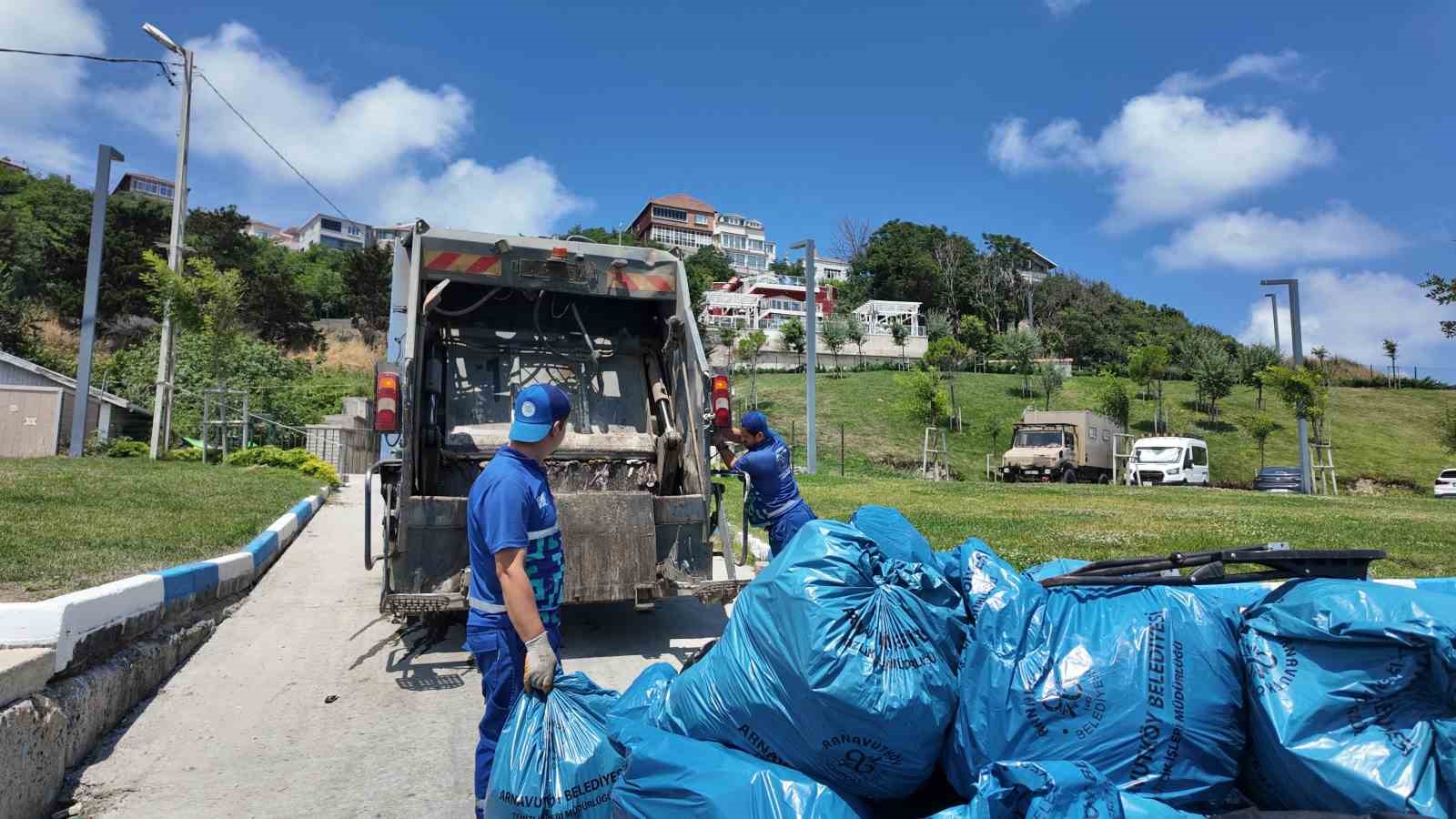 temizlik sorumlulugu ibbde olan karaburun sahili temizlenmeyince arnavutkoy belediyesi harekete gecti 3