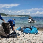 temizlik-sorumlulugu-ibbde-olan-karaburun-sahili-temizlenmeyince-arnavutkoy-belediyesi-harekete-gecti-Tmrdk7dx.jpg