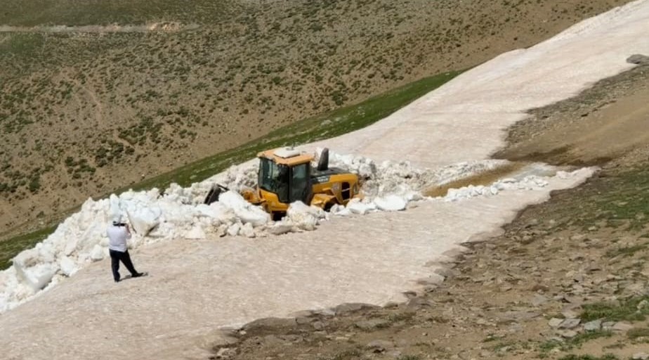 Temmuz ayında karla mücadele devam ediyor 4 temmuz ayinda karla mucadele devam ediyor 0 SDIcLaMk