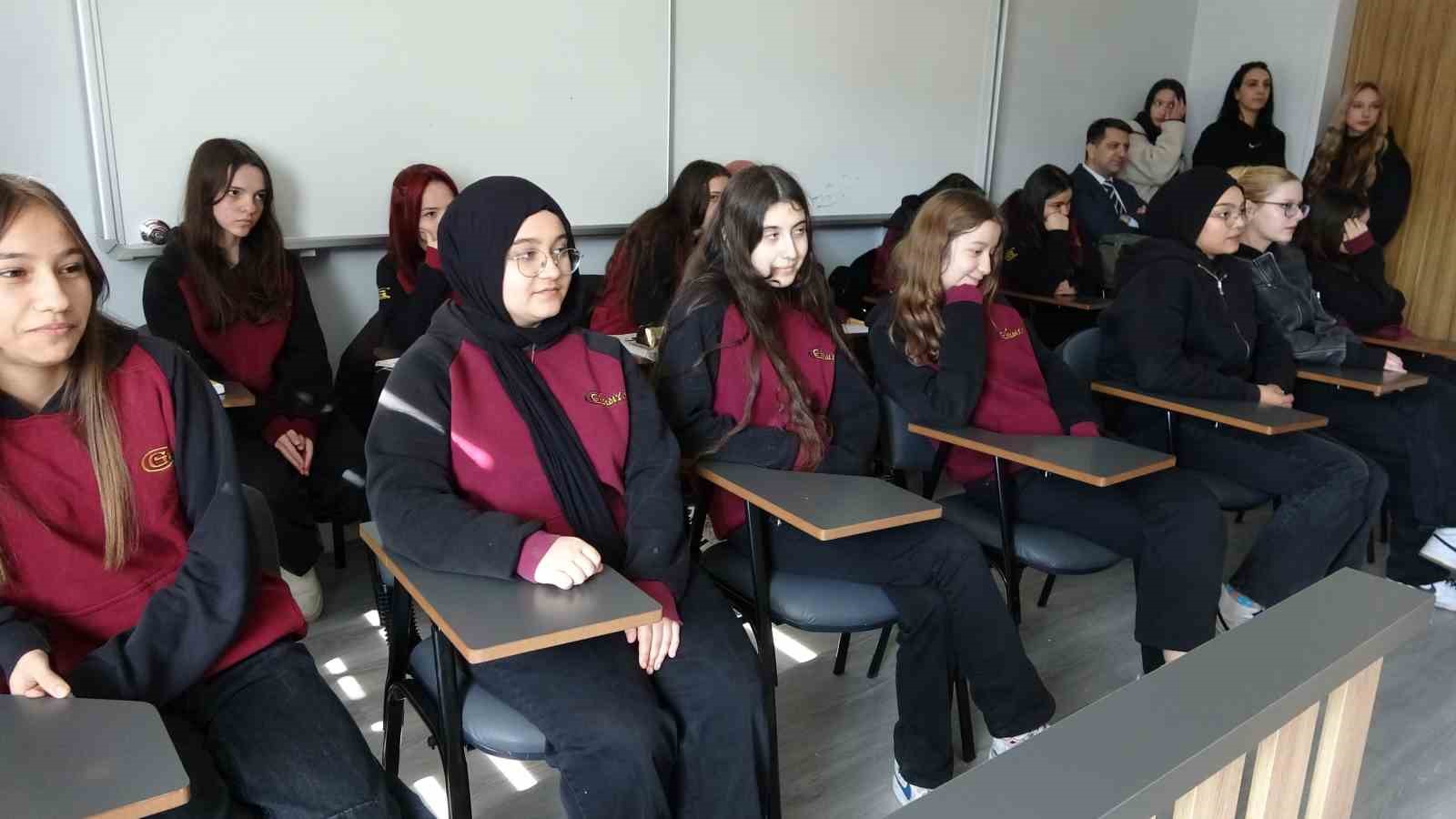 temsili durusma salonunda meslek ogreniyorlar 4 OU76nOOq
