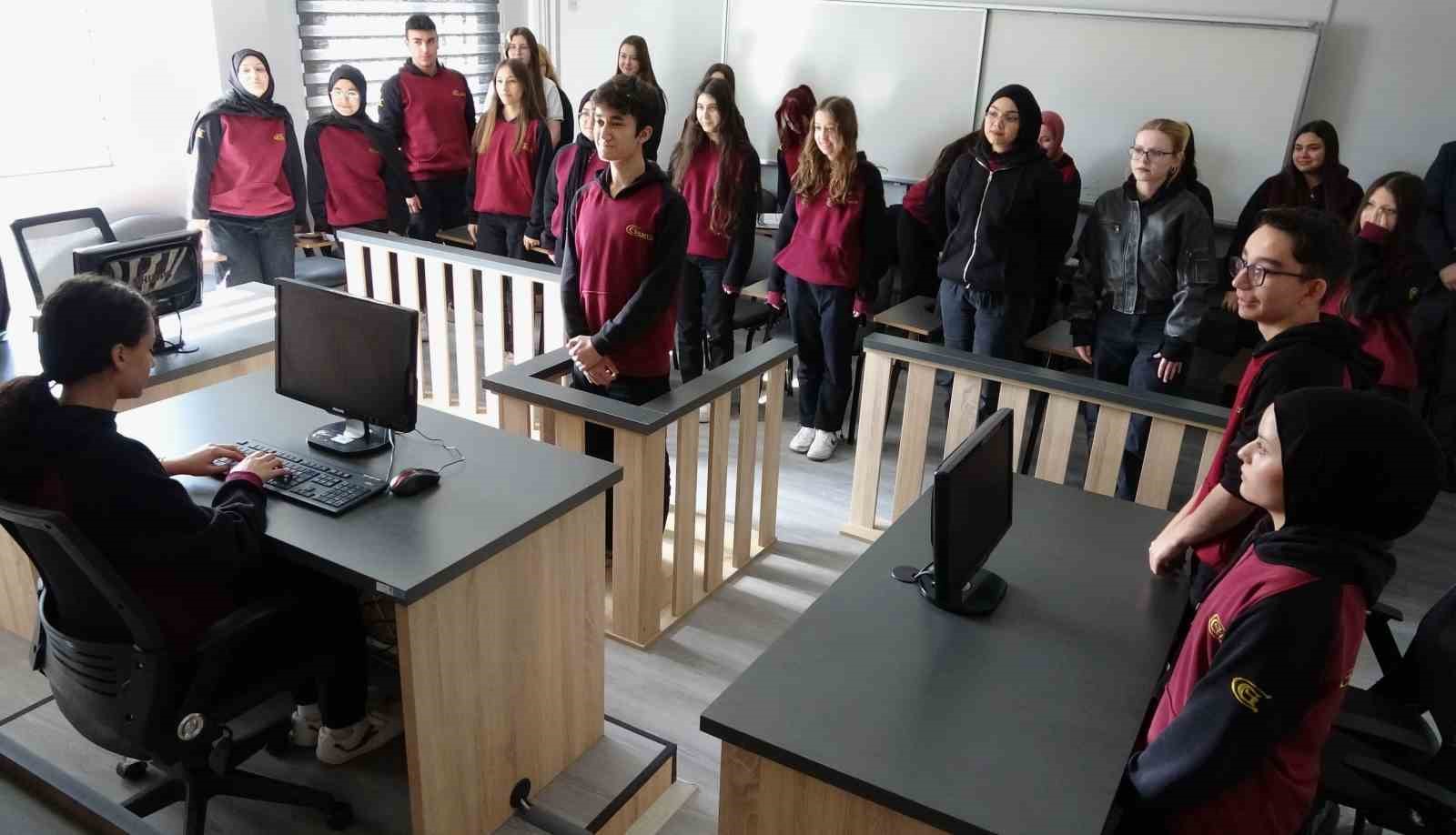temsili durusma salonunda meslek ogreniyorlar 5 reHyhkMA