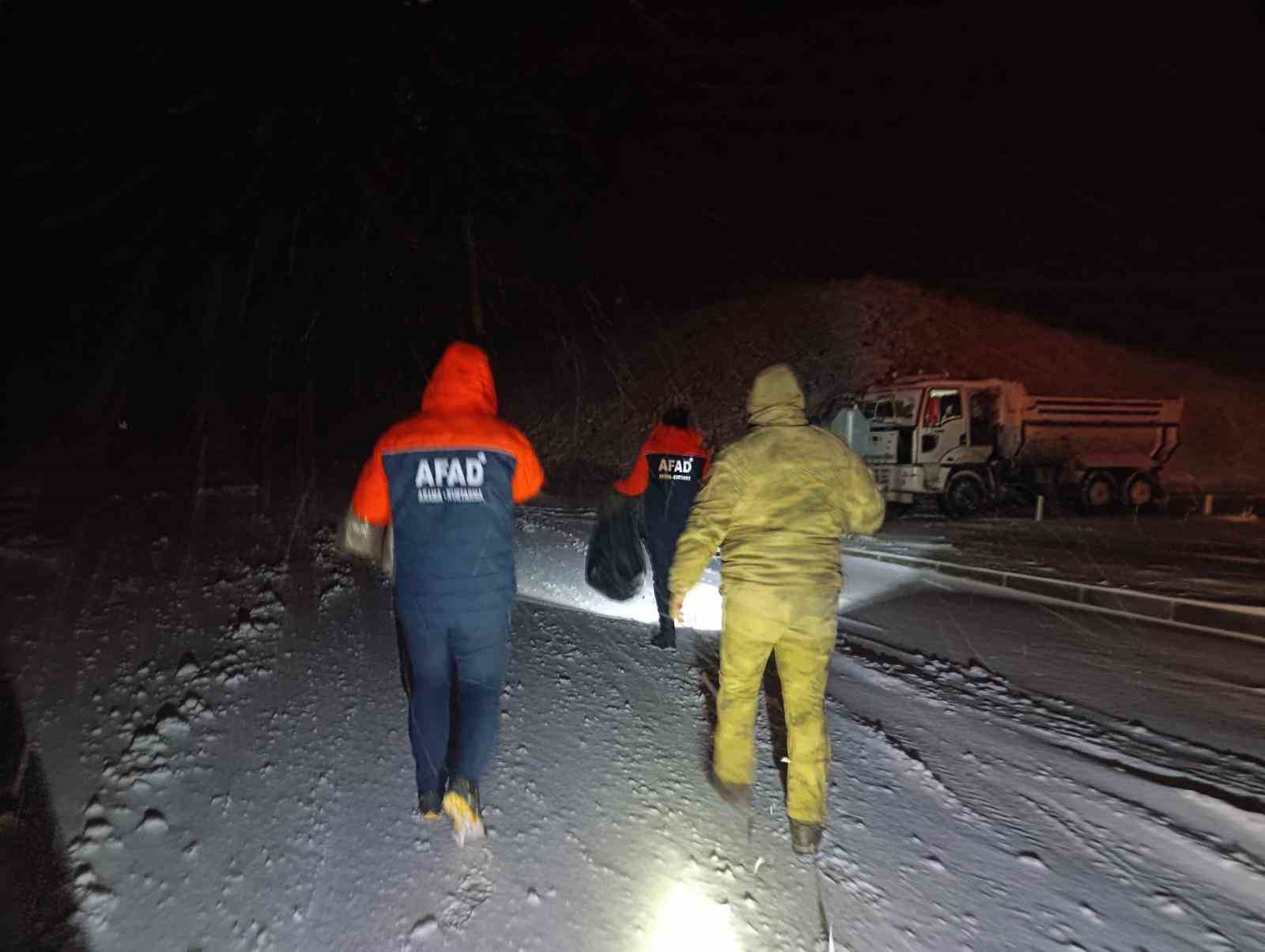 tendurekte tipi nedeniyle onlarca arac yolda kaldi 1 1kel2z5X