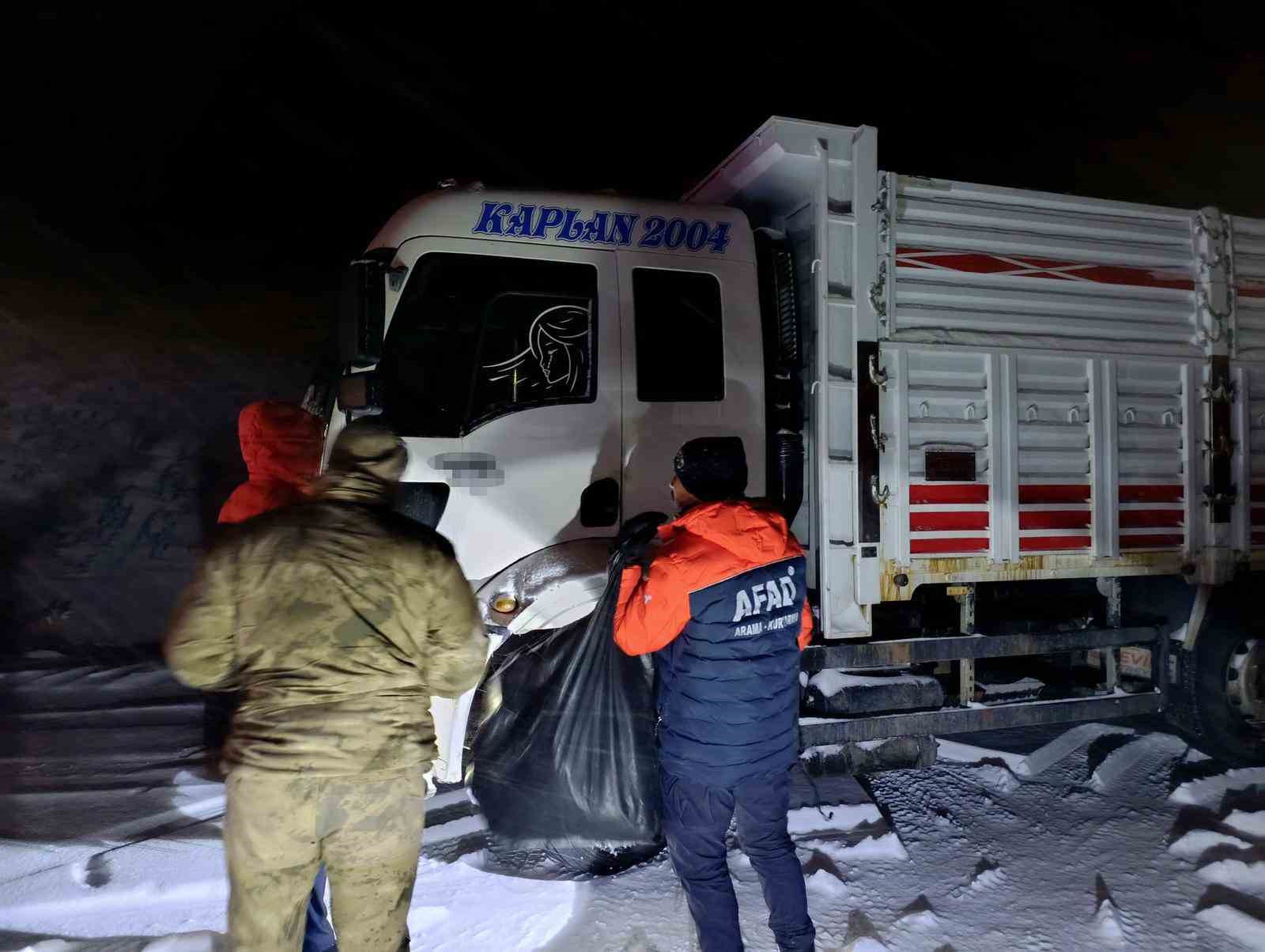 tendurekte tipi nedeniyle onlarca arac yolda kaldi 3 adlmi2GU