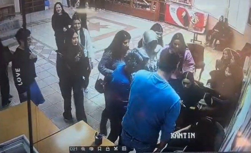 Teneffüste ölümle burun buruna gelen öğrenciyi öğretmenleri hayata döndürdü 7 teneffuste olumle burun buruna gelen ogrenciyi ogretmenleri hayata dondurdu 3 kKgEajDe