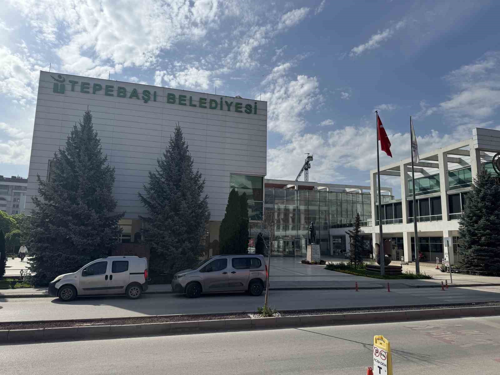 tepebasi belediyesine yolsuzluk operasyonu 0 TIhlihw3