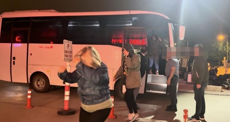 Tepebaşı Belediyesi‘ne yönelik operasyonda gözaltında şüpheler sağlık kontrolünden geçirildi 4 tepebasi belediyesine yonelik operasyonda gozaltinda supheler saglik kontrolunden gecirildi 0 Q1wM8STR