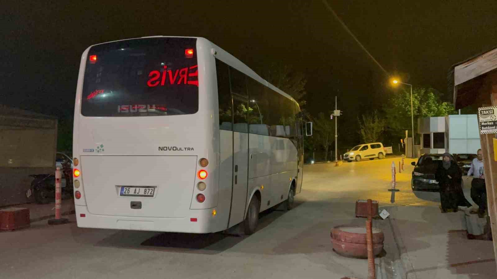 Tepebaşı Belediyesi‘ne yönelik operasyonda gözaltında şüpheler sağlık kontrolünden geçirildi 7 tepebasi belediyesine yonelik operasyonda gozaltinda supheler saglik kontrolunden gecirildi 3 Mit6VQtm
