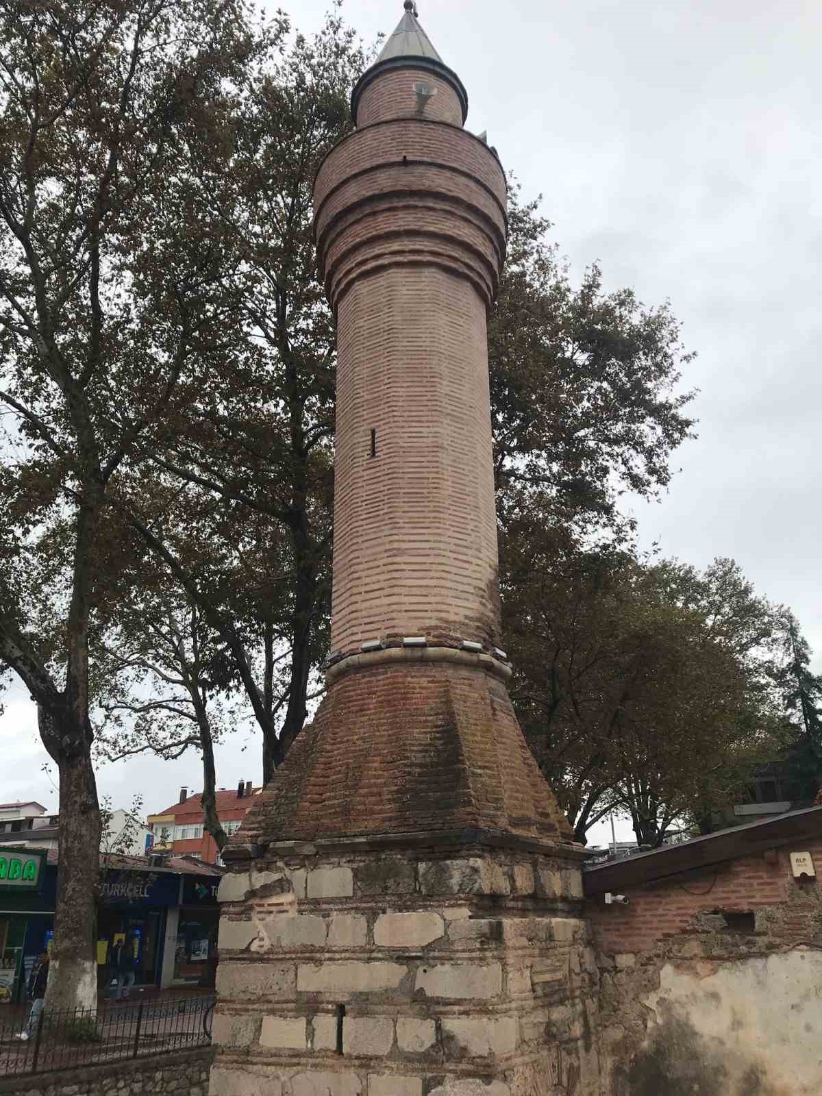 Tepki çeken restorasyon: "602 yıllık minare ayakta, 18 yıllık minare çürüyor" 7 tepki ceken restorasyon 602 yillik minare ayakta 18 yillik minare curuyor 3 KlfU1y6a