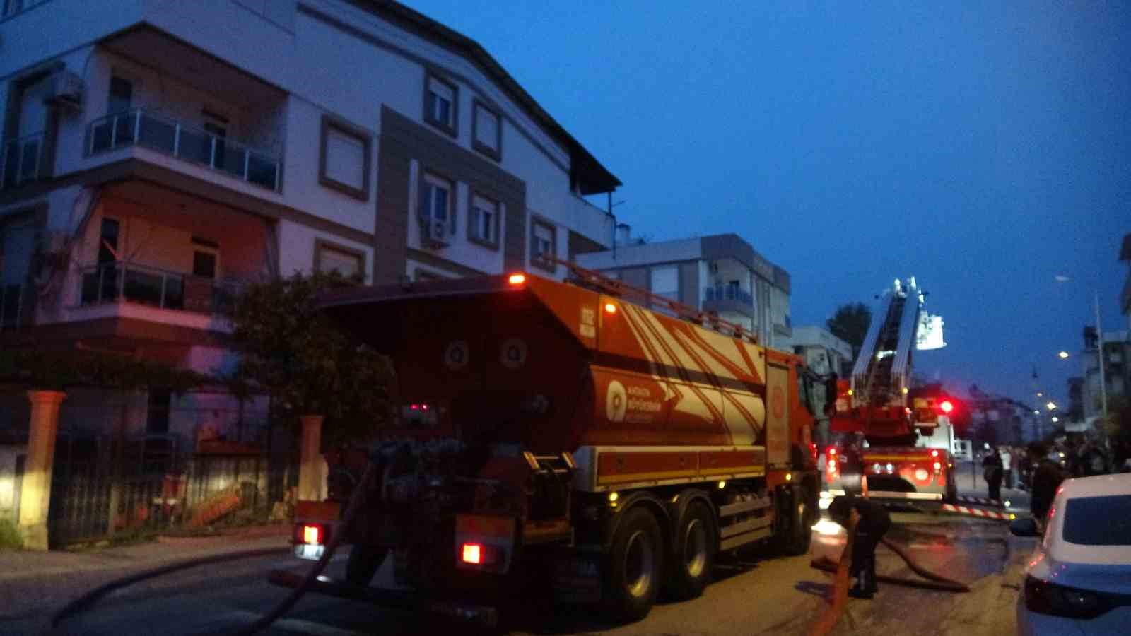 teras katinda cikan yangin korkuttu 0