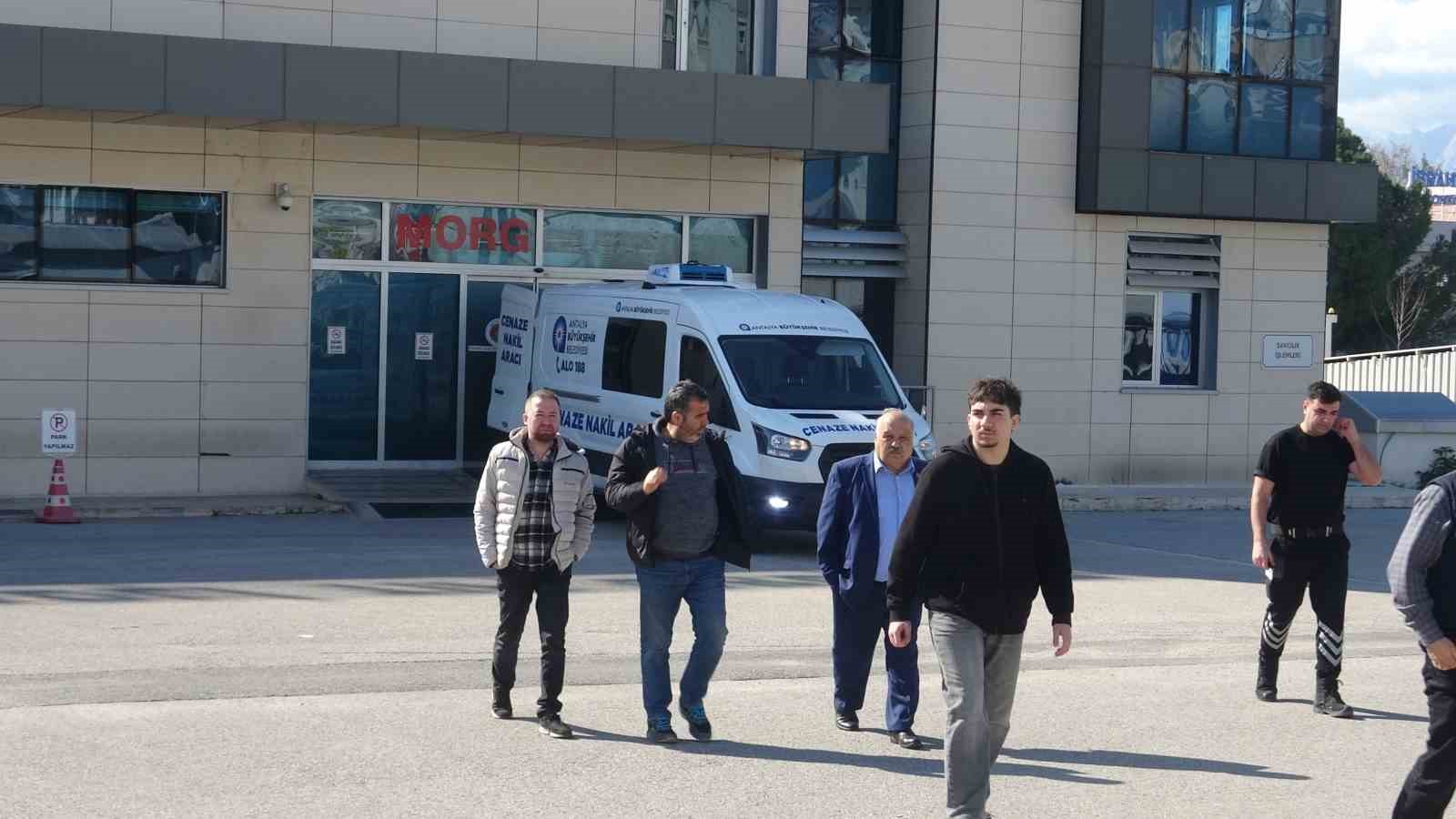 Teravih namazına giderken kazada hayatını kaybetti, kaza anı kamerada 7 teravih namazina giderken kazada hayatini kaybetti kaza ani kamerada 3 QhDQF7NW