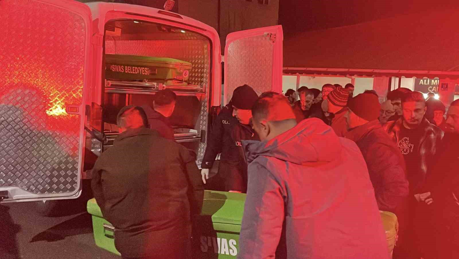 teravih namazina giderken otomobil carpan kaynananin ardindan gelini de hayatini kaybetti 1 GTUYugl4