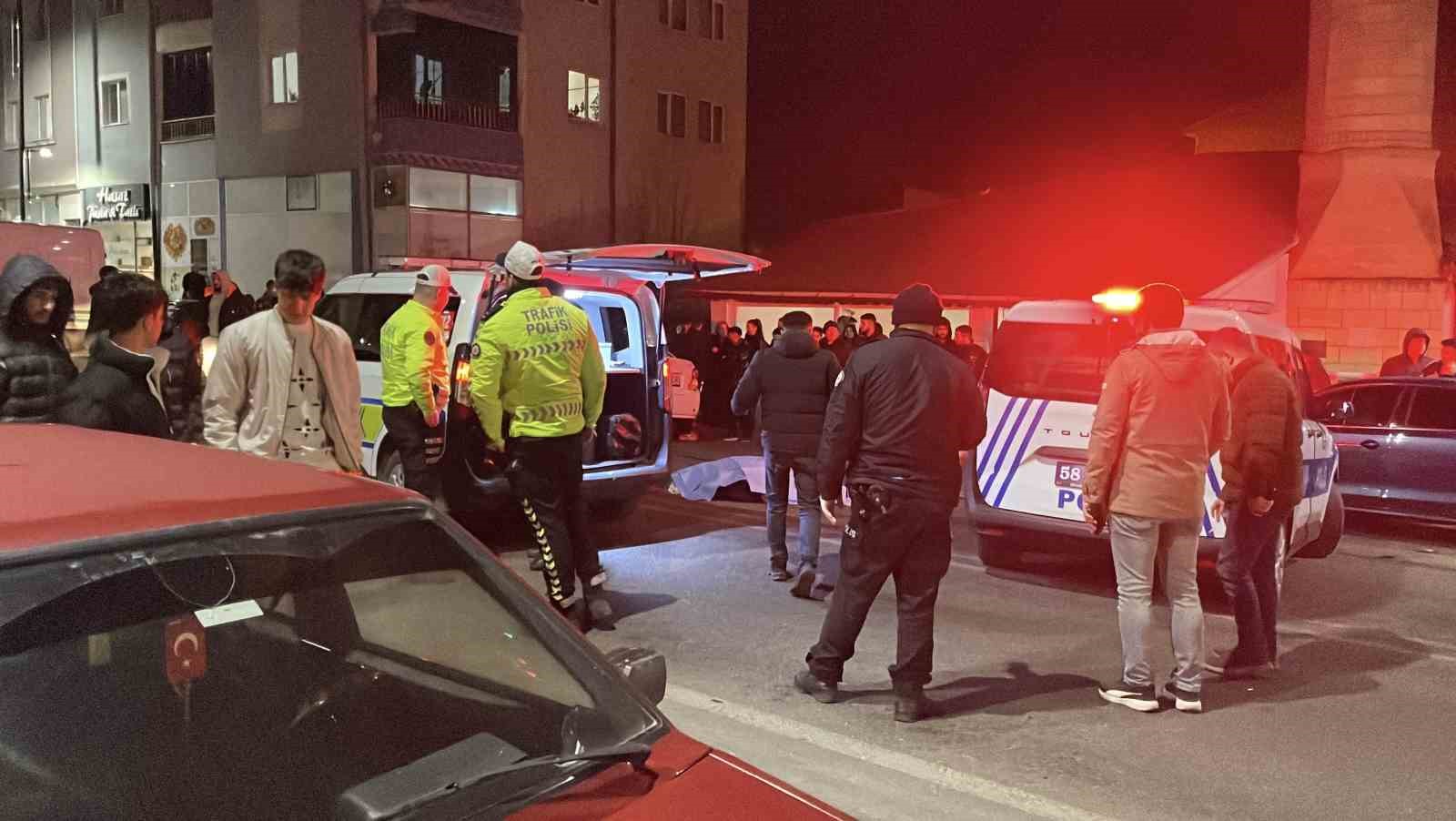 teravih namazina giderken otomobilin carptigi kadin hayatini kaybetti gelini yaralandi 0 PAOJAHw8
