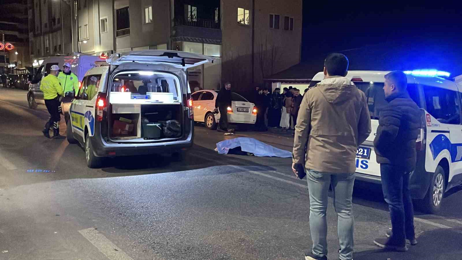 teravih namazina giderken otomobilin carptigi kadin hayatini kaybetti gelini yaralandi 1 39lq2rXv