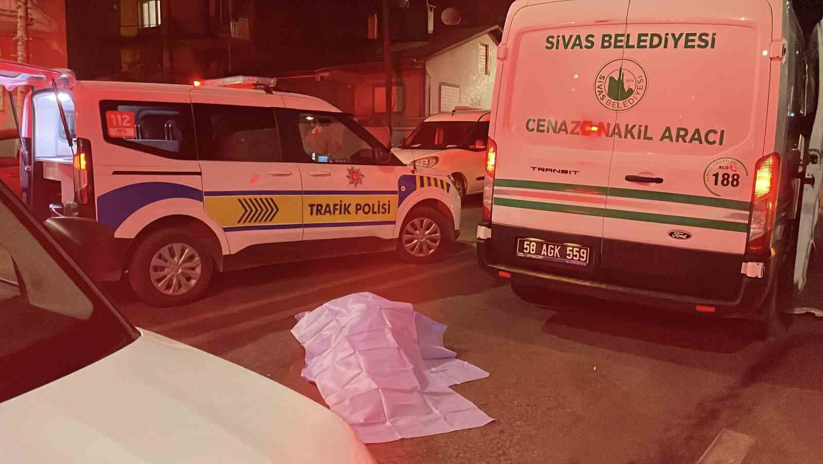 teravih namazina giderken otomobilin carptigi kadin hayatini kaybetti gelini yaralandi 2 LBGlSY2D