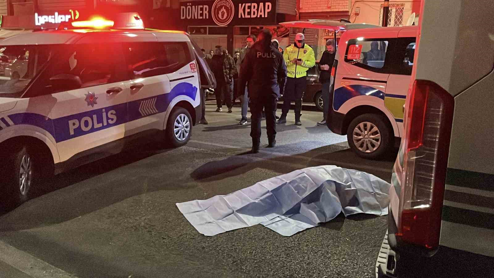 teravih namazina giderken otomobilin carptigi kadin hayatini kaybetti gelini yaralandi 3 dgAqzudd
