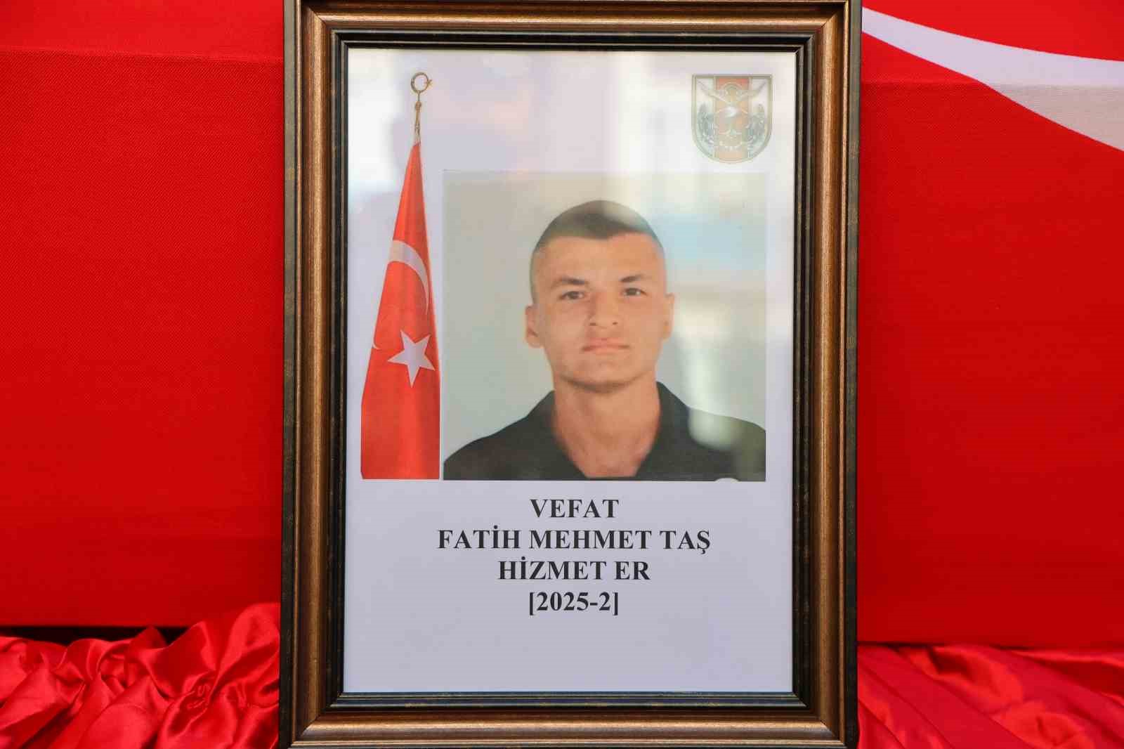 terhis olduktan 5 gun sonra vefat eden genc son yolculuguna ugurlandi 1 qmgJqup8