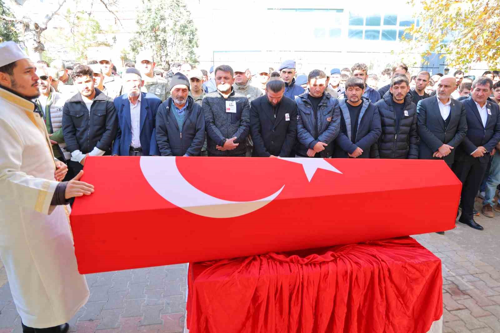 terhis olduktan 5 gun sonra vefat eden genc son yolculuguna ugurlandi 2 UvbnySbH