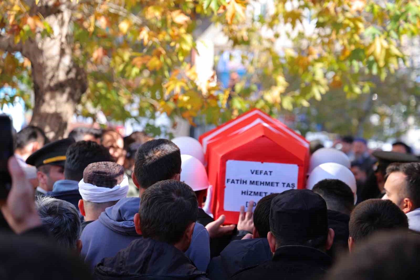terhis olduktan 5 gun sonra vefat eden genc son yolculuguna ugurlandi 4 sBVjEqrs