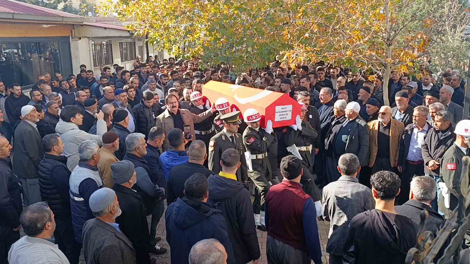 terhis olduktan 5 gun sonra vefat eden genc son yolculuguna ugurlandi 5 sC3jdnpc