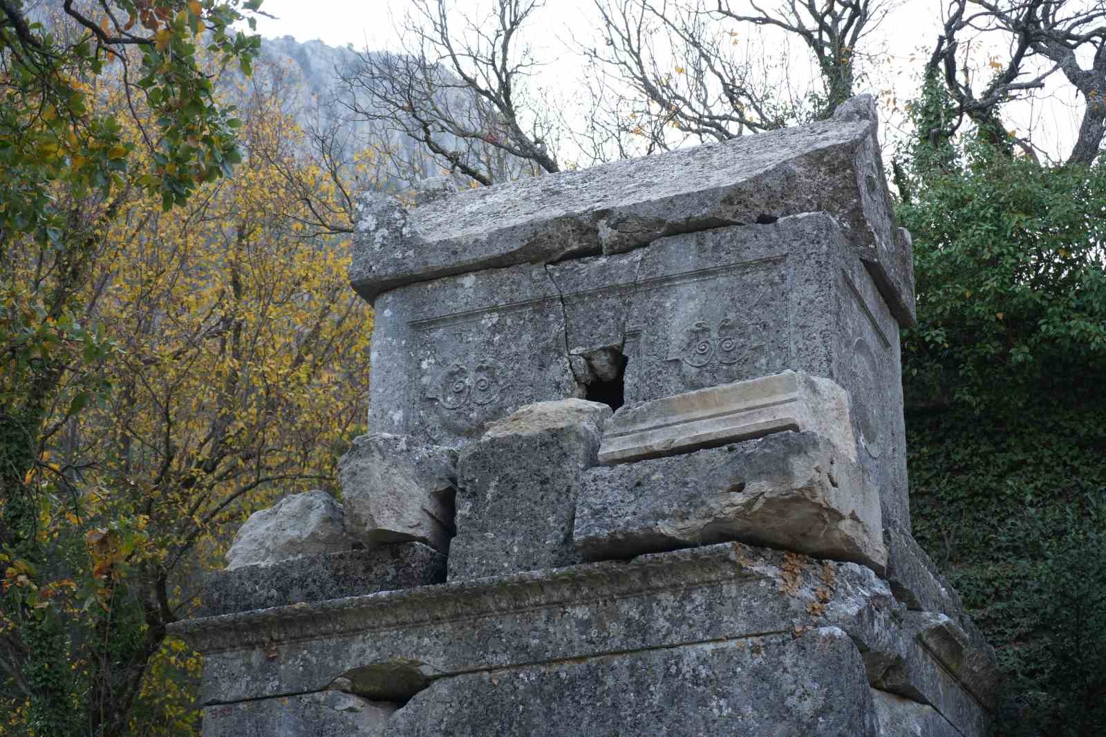 termessosta ilk kazida dans eden kadinlar mezari antiochisin anit mezari ve figurlu lahit parcalari VRvJ46Ot