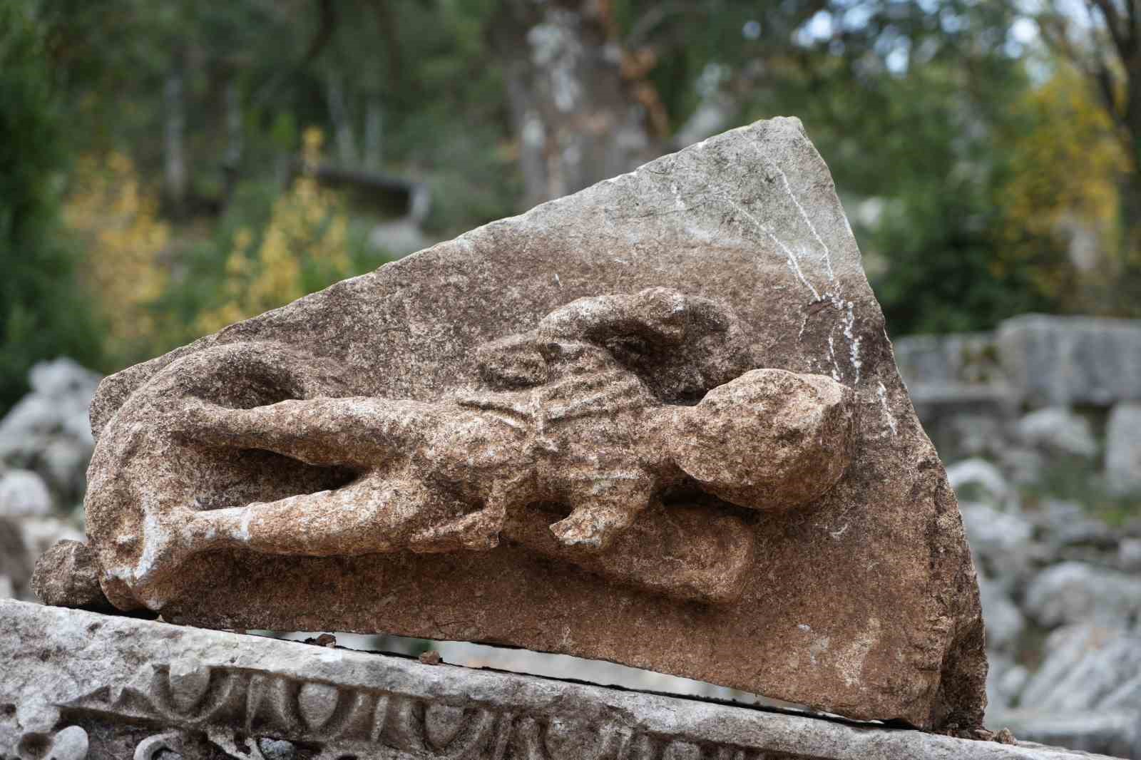 termessosta ilk kazida dans eden kadinlar mezari antiochisin anit mezari ve figurlu lahit parcalari ryLawRsL