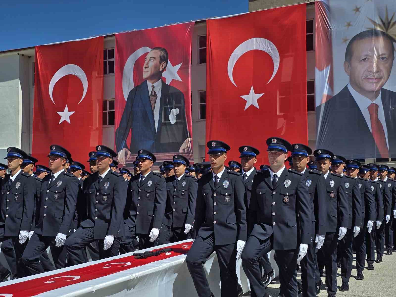 teror gazisi olan babasiyla birlikte gurur dolu anlar yasadi 6 qGz6jiTq