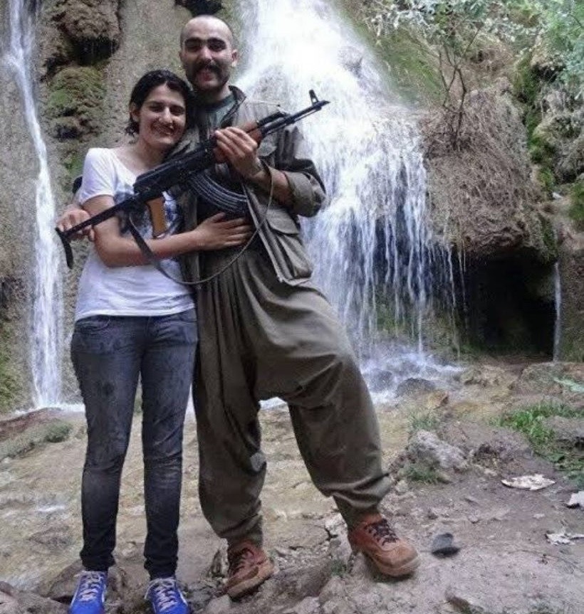 teroristle fotografi yayinlanan semra guzele 8 yil 9 ay hapis cezasi 1 wH9B7zLS