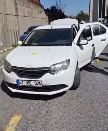 teroristlerin-kiraladigi-otomobil-polis-ekipleri-tarafindan-inceleniyor-u5bGhpkz.jpg