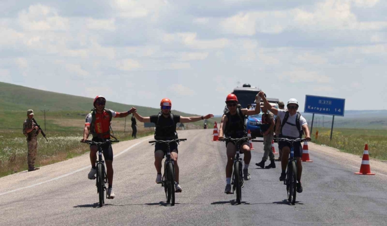 terorsuz-turkiye-icin-20-km-pedal-cevirdiler-2et5Dbt7.jpg