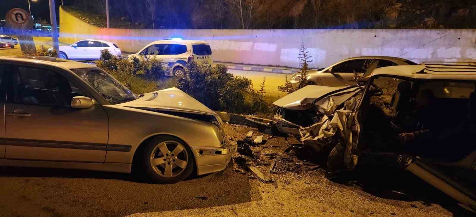 Ters istikametteki alkollü sürücü kazaya yol açtı: 6 yaralı 5 ters istikametteki alkollu surucu kazaya yol acti 6 yarali 1 FWPRyQ9d