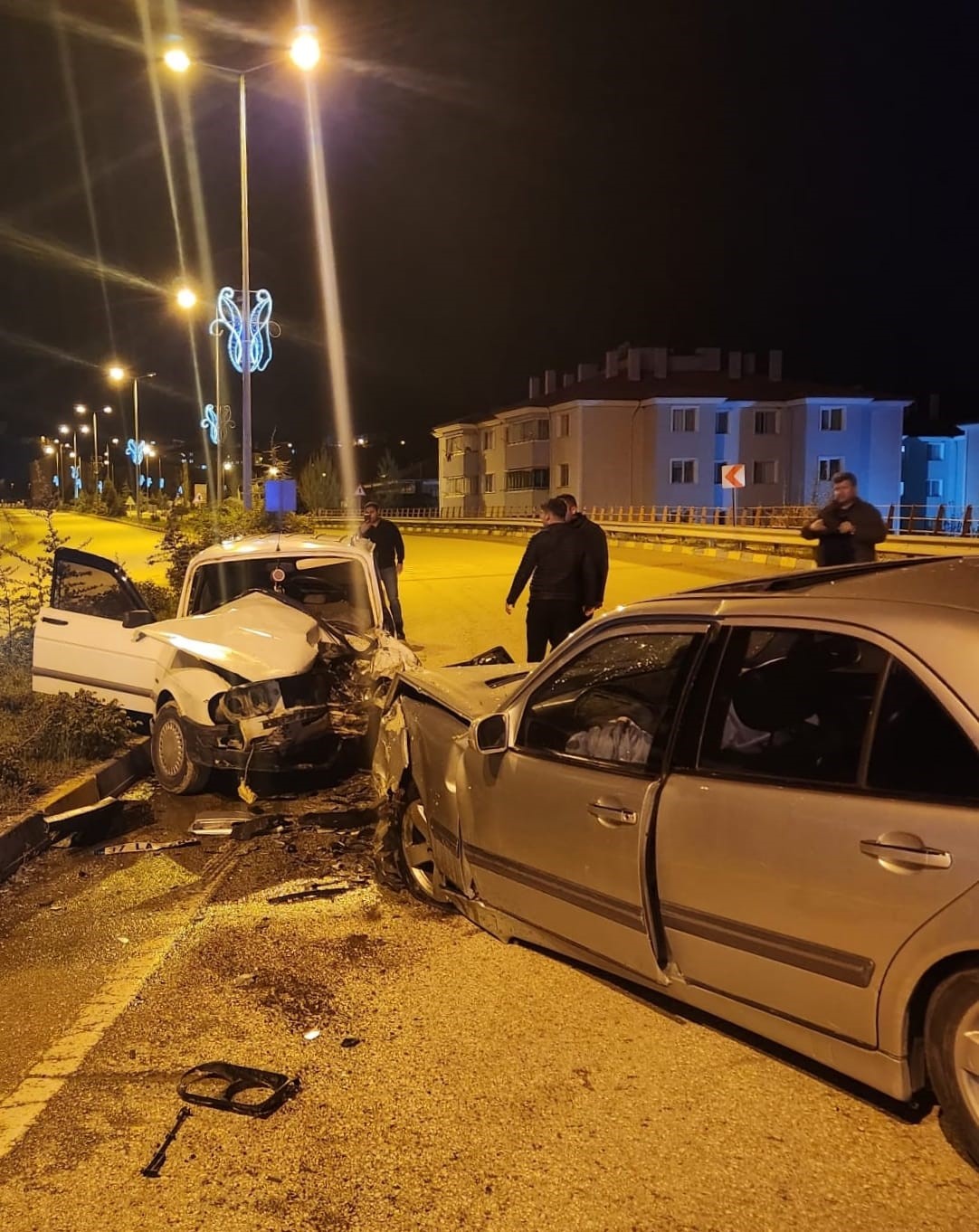 Ters istikametteki alkollü sürücü kazaya yol açtı: 6 yaralı 6 ters istikametteki alkollu surucu kazaya yol acti 6 yarali 2 392WZJXO