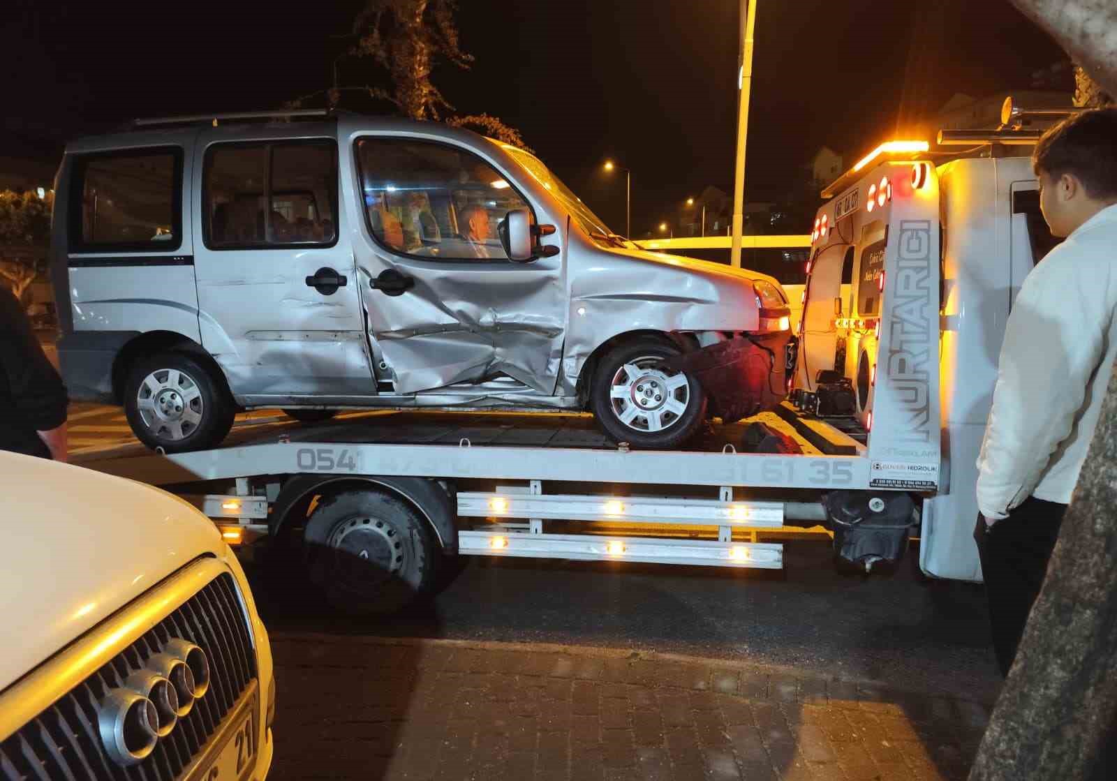 Ters yönden gelen aracın neden olduğu zincirleme kaza kamerada 4 ters yonden gelen aracin neden oldugu zincirleme kaza kamerada 0 8RL5kF13